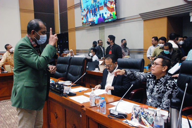 Wamenkumham Edward O.S Hiariej Raker Dengan Komisi III DPR