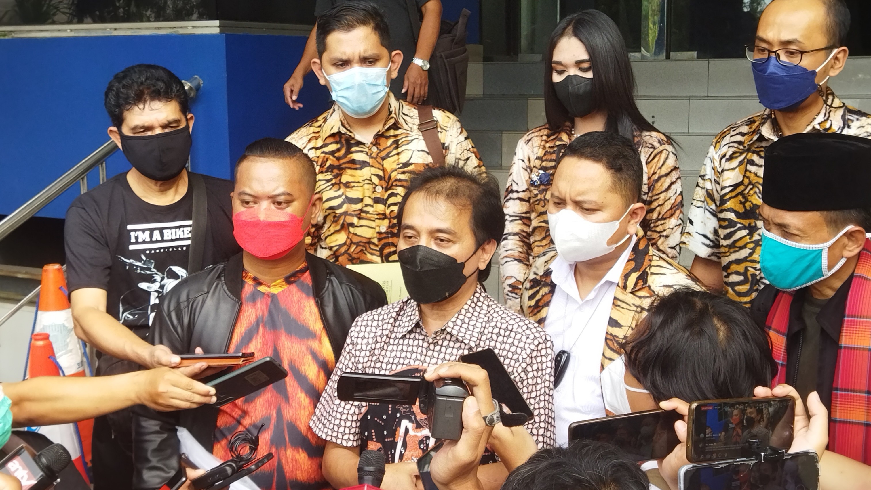 Diperiksa 10 Jam, Penyidik Beri Roy Suryo 38 Pertanyaan
