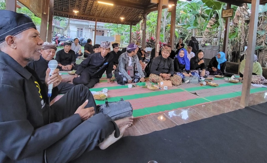 Pengabdian Kepada Masyarakat " Optimalisasi Fungsi Lembaga Adat Masyarakat Osing Bayuwangi"