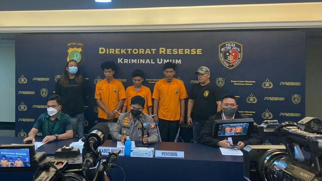 Pembunuhan, Pelaku Sempat Main PS Sebelum Buang Korban di Sungai Cikeas