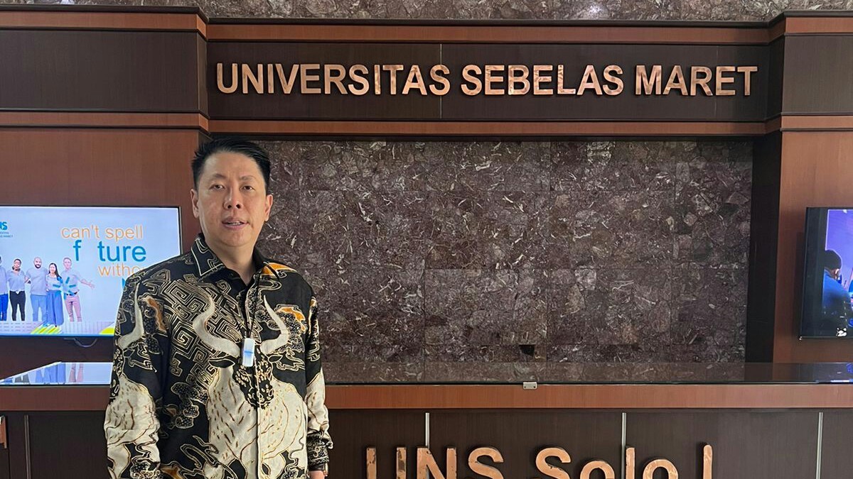 Pengacara Henry Indraguna Raih Gelar Doktor Lagi, Kali Ini dari UNS
