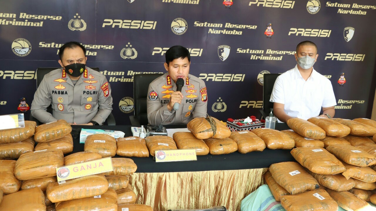 Bawa 137 Kilogram Ganja dari Sumatera, Dua Kurir Ditangkap