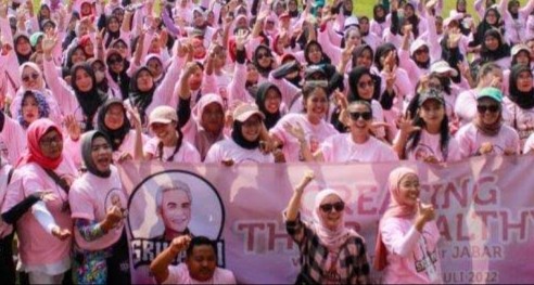 Serba pink, Ribuan Perempuan Milenial di Karawang dukung Ganjar Pranowo