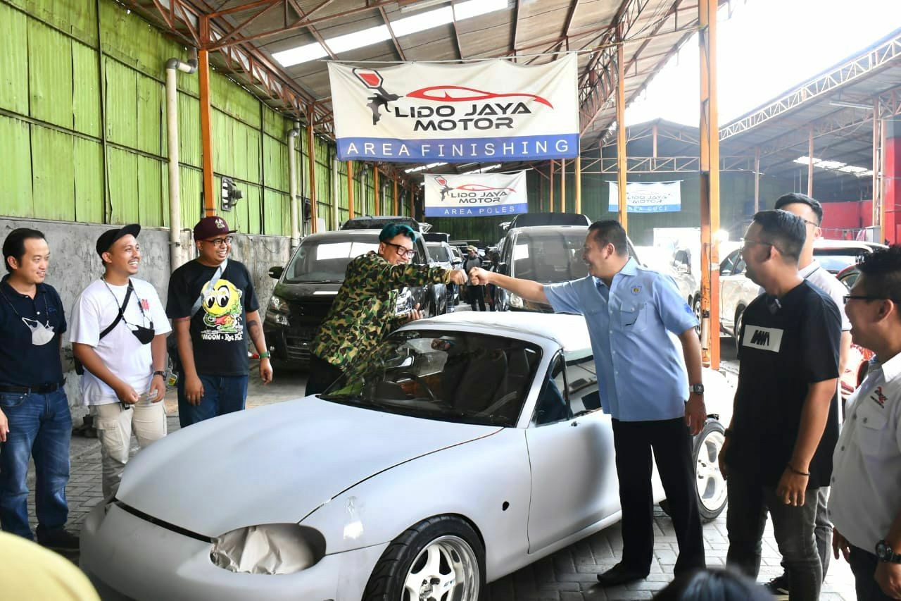 Bamsoet Tinjau Mobil Modifikasi Blackstone Live Modz 2022 Milik Uya Kuya