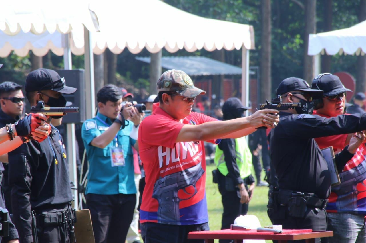 Bamsoet Raih Juara III Kelas Menembak Presisi Eksekutif Menkumham Cup 2022