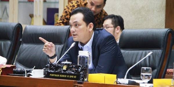 Tetapkan Empat Tersangka, Martin Manurung Puji Ketegasan Kapolri