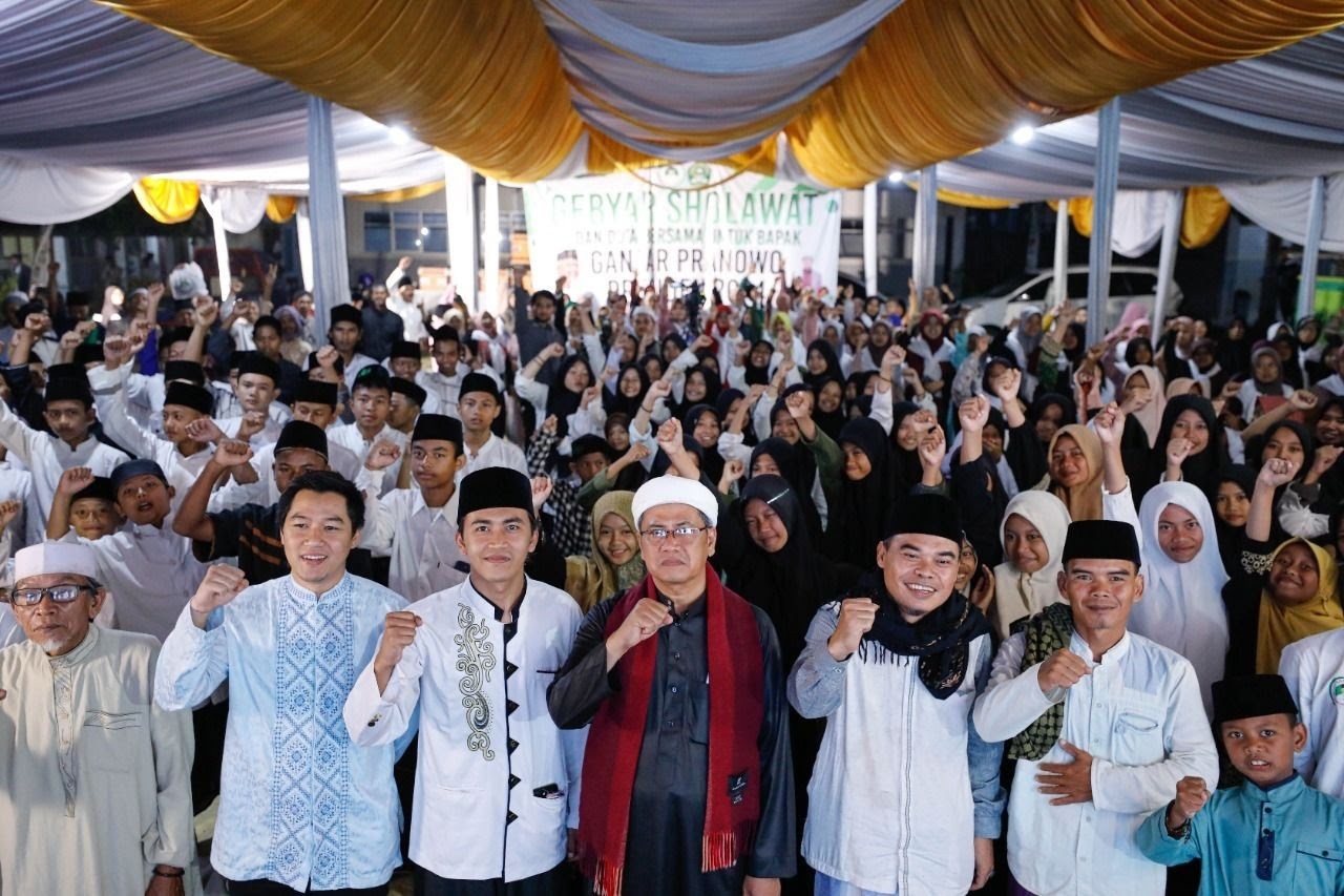 Doakan Ganjar Jadi Presiden 2024, Ribuan Santri dan Ulama Panjatkan Salawat dan Doa