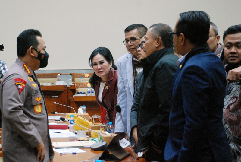 Rapat Komisi III DPR dengan Kapolri Diskor