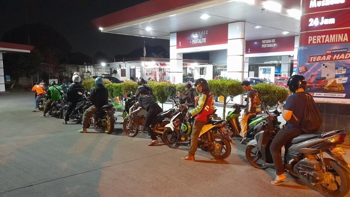 Pemerintah Alihkan Subsidi BBM, Andi Arief: Itu Argumentasi Bohong