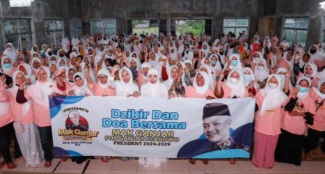 Dukung Ganjar Pranowo Maju Pilpres 2024, Emak-Emak Berdoa dan Zikir Bersama