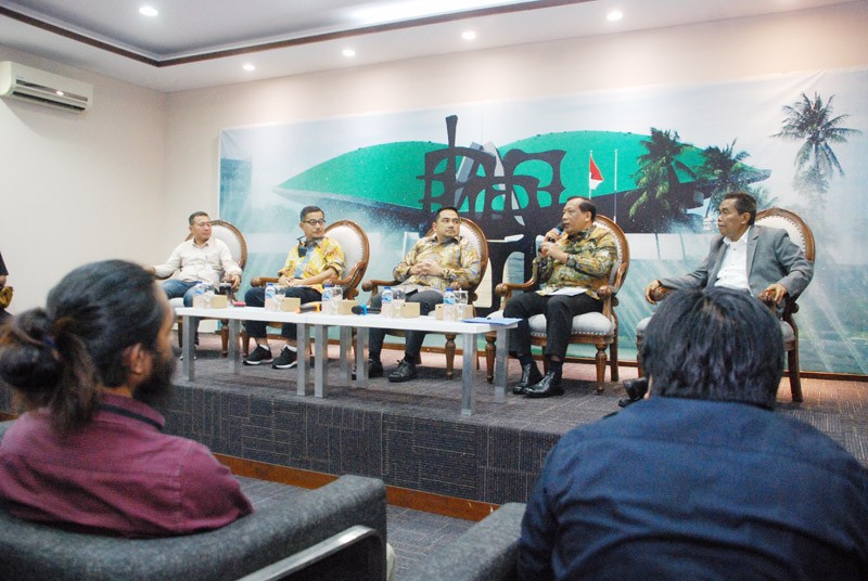 Dialektika Demokrasi  Tema "Mengawal Instruksi Jokowi: Gebuk Mafia Tanah"