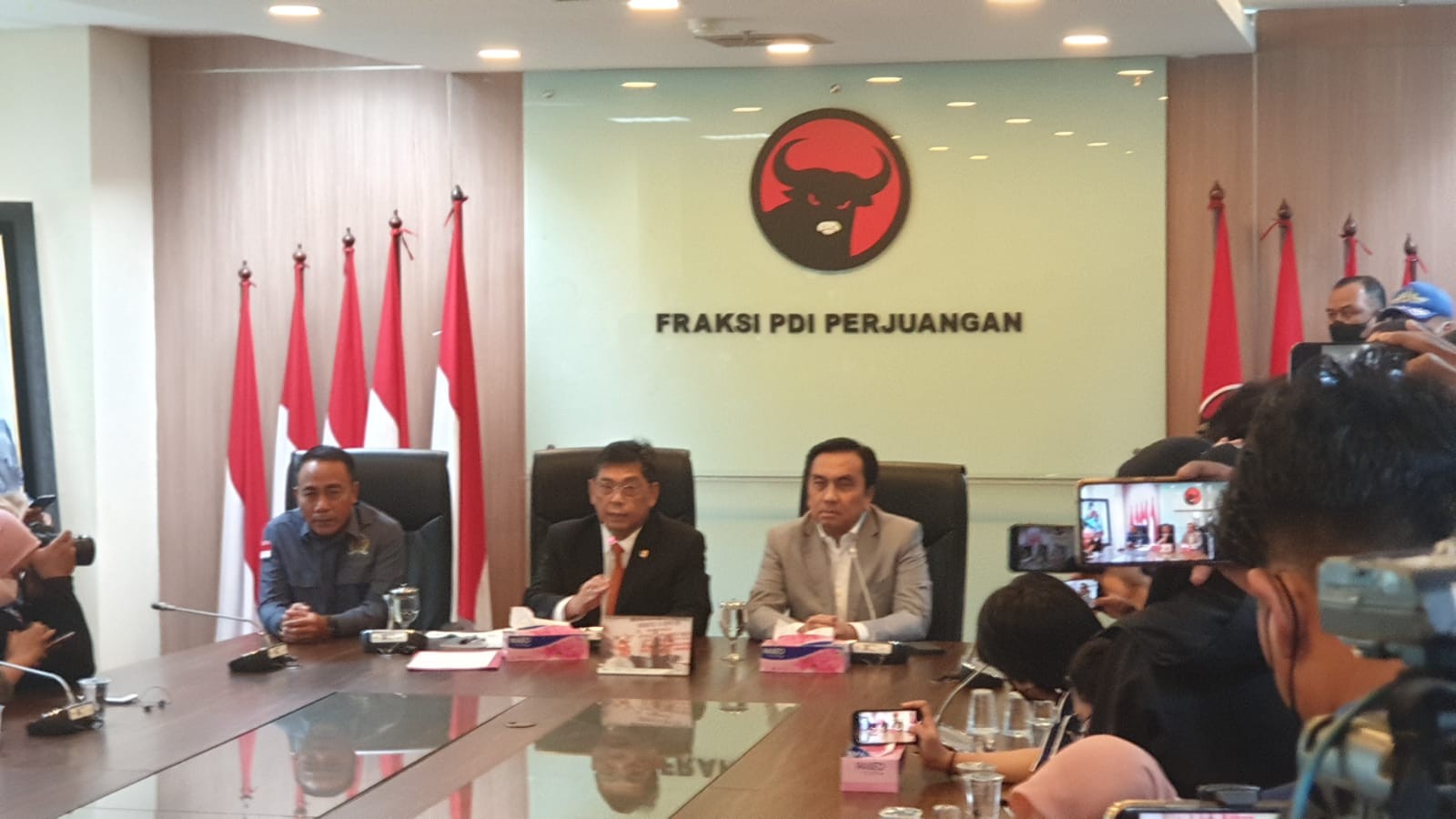 Buntut Kata 'Gerombolan', Effendi Simbolon Minta Maaf Kepada TNI