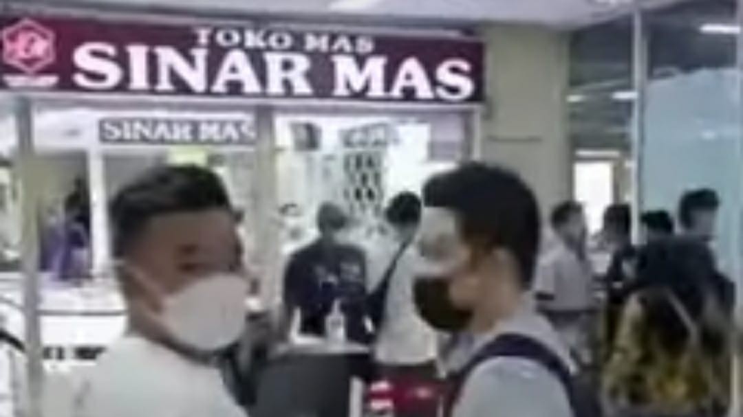 Berpakaian Serba Hitam, Perampok Bersenjata Api Satroni Toko Emas di ITC BSD