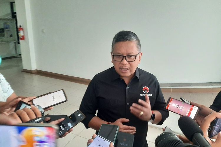 Hasto Mau Peruncing "Perang Dingin" Megawati-Surya Paloh?