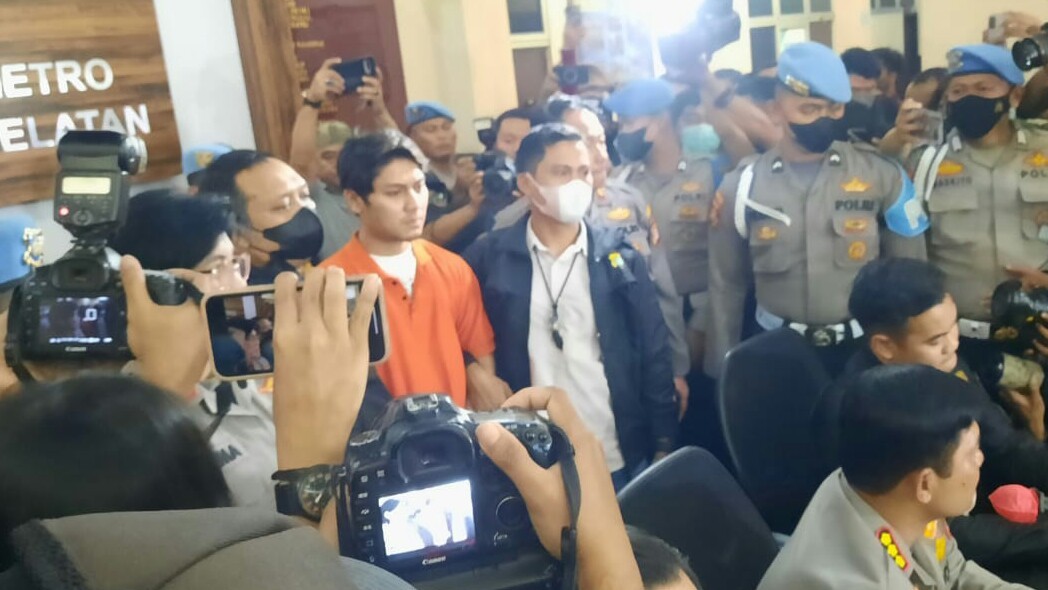Jadi Tersangka KDRT, Polisi Akhirnya Tahan Rizky Billar
