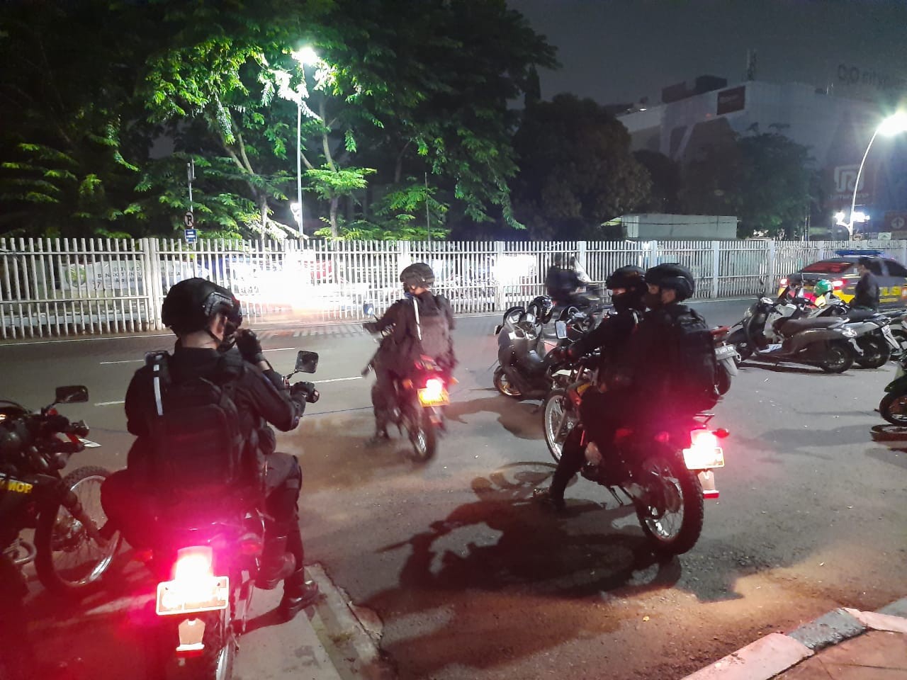 Operasi Jalanan Serentak, Polda Metro Amankan 18 Orang Karena Bawa Senjata dan Main Judi