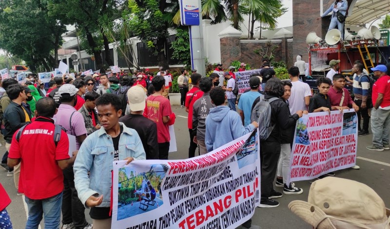 Orang Asli Papua Kembali Geruduk Kejagung, Tuntut Proses Dugaan Korupsi Pesawat di Mimika