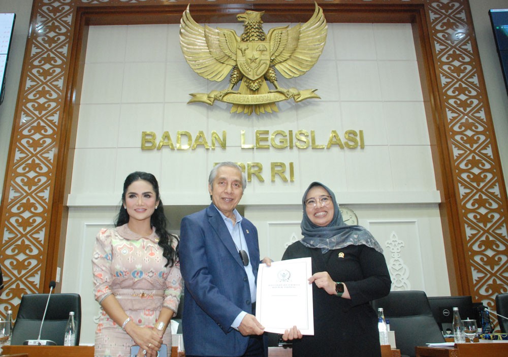 Komisi IX DPR  Sampaikan Usulan RUU Pengawasan Obat dan Makanan