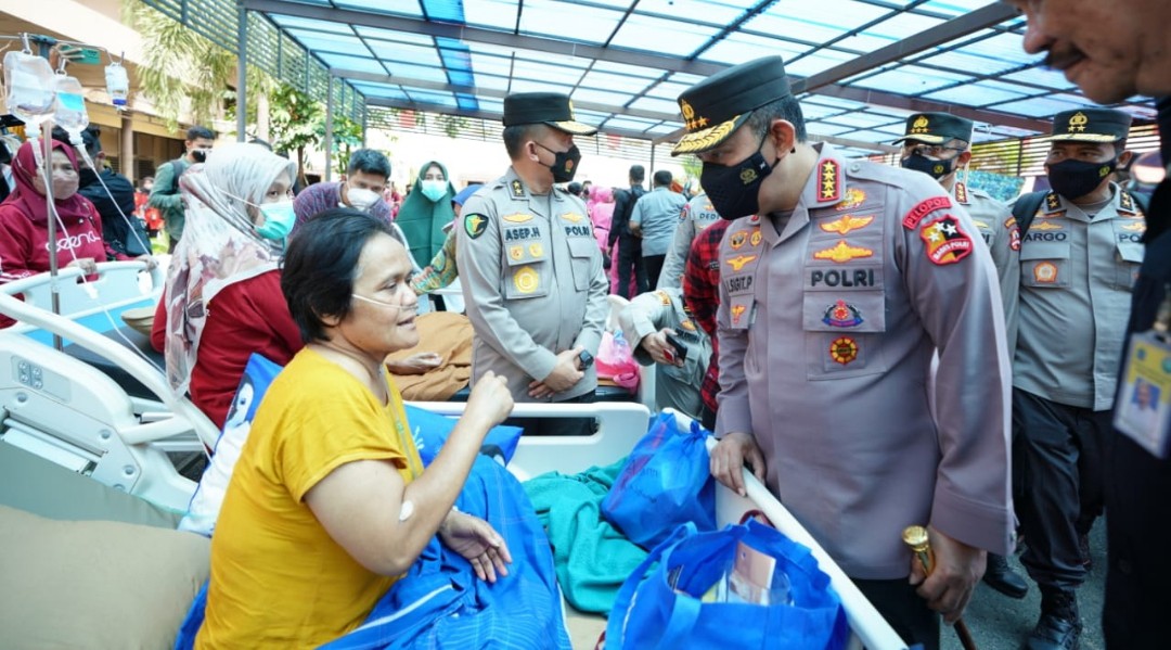 Pastikan Warga dapat Bantuan Maksimal, Kapolri Tinjau Lokasi Gempa Bumi Cianjur