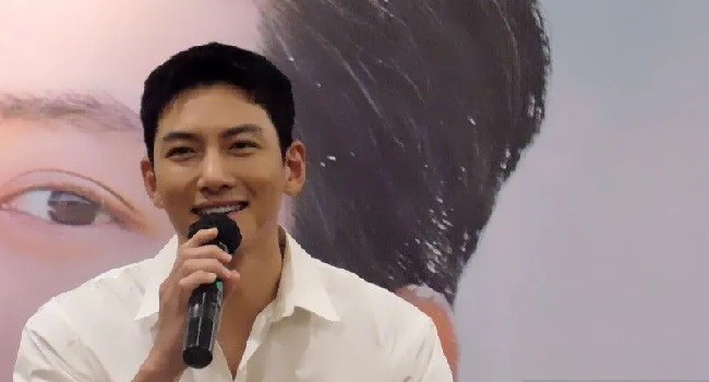 Artis Korsel Ji Chang-wook Nyanyikan Beberapa Lagu