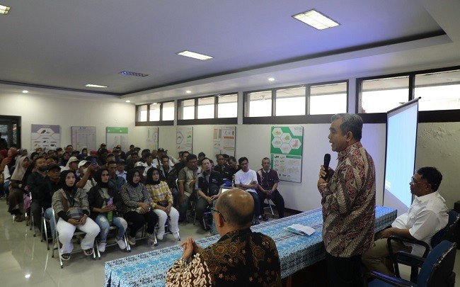 Bertemu Pedagang Cibaduyut di Bandung, Wakil Ketua MPR: UMKM Kuat, Ekonomi Sehat, Negara Mantap