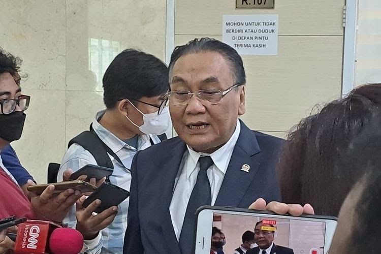 DPR Minta Masyarakat Jangan Demo UU KUHP, Tempuh Jalur Hukum Saja