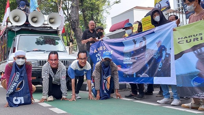 Tuding Curi Start Kampanye, Demonstran Desak Bawaslu Beri Anies Kartu Merah