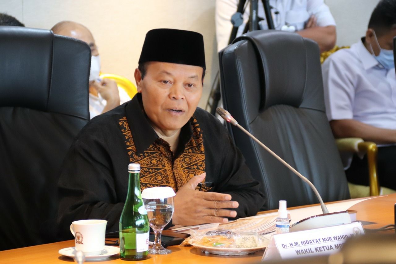 Tindak Lanjuti Deklarasi Forum MPR se Dunia di Bandung, HNW: Parlemen Indonesia Membuat Sejarah, Dulu Pernah Jadi Presiden Parlemen OKI