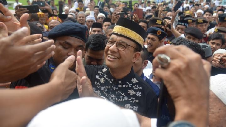 Anies Dituding Nyolong Start, Relawan: Yang Bagi-bagi Sembako Nggak Dipersoalkan?