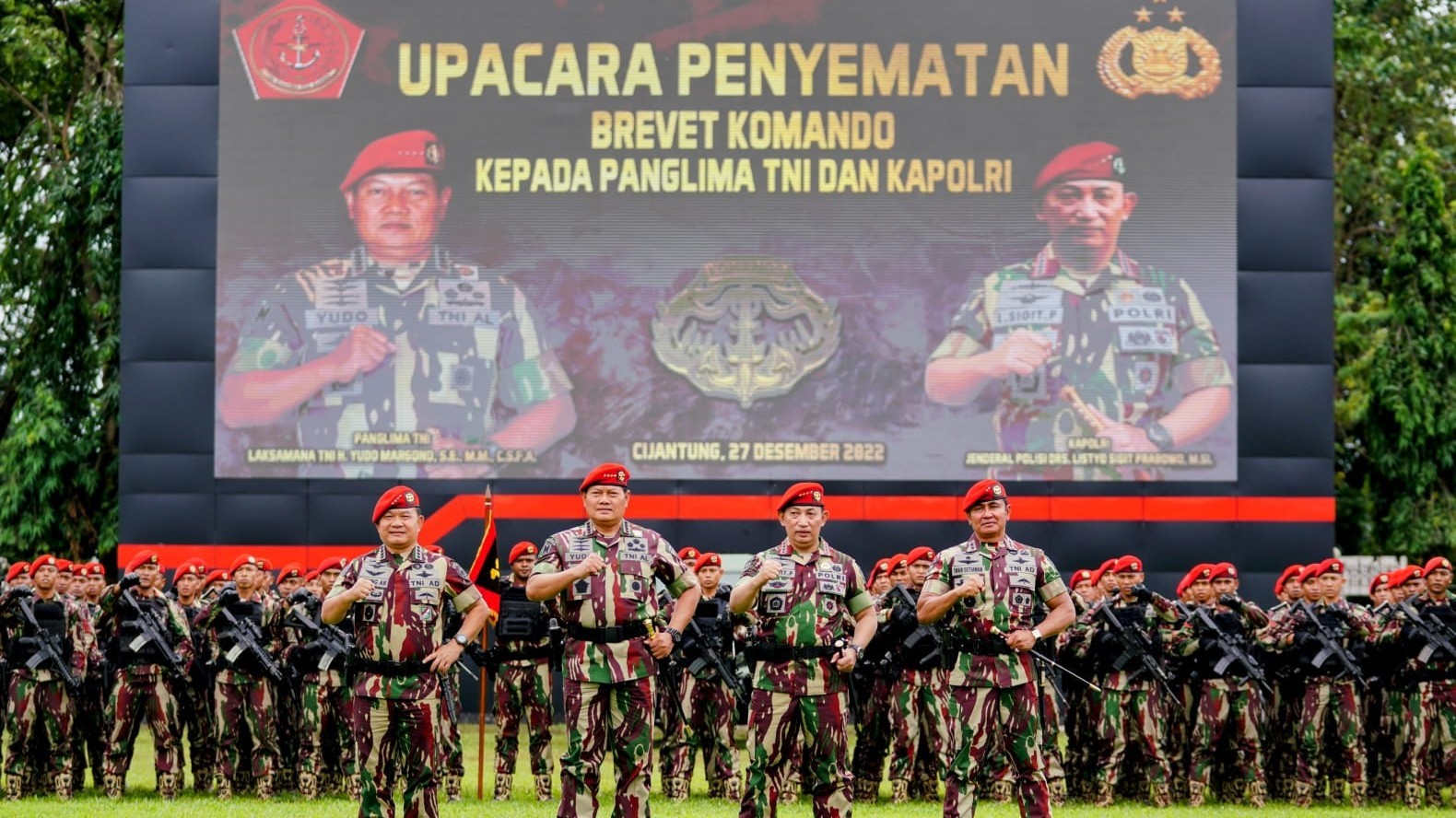 Disematkan Baret Merah Kopassus, Kapolri: Penghargaan bagi Seluruh Anggota Polri