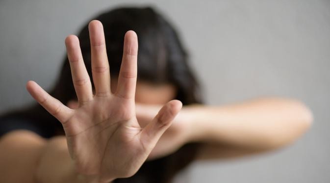 Cemburu Lihat Chat Mesra dengan Pria Lain, Suami di Depok Hantam Istri dengan Linggis