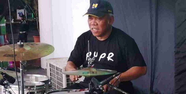 Kereen...Menteri Basuki Hadimuljono Jadi Drummer Band Kotak