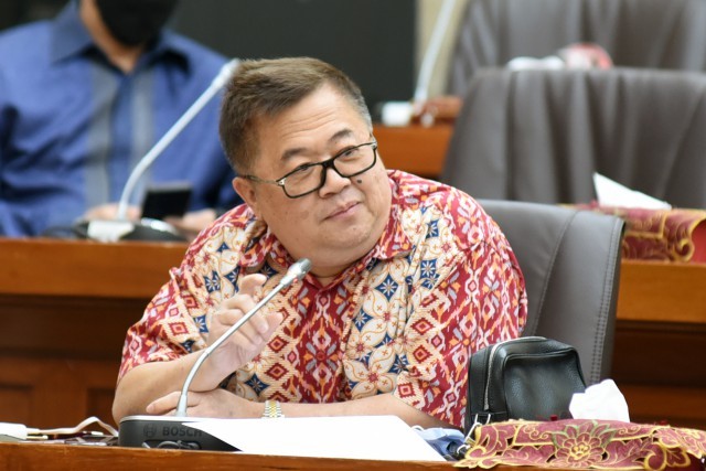 Darmadi Minta Para Bankir Pikirkan Rakyat, Jangan Cuma Bersenang-senang
