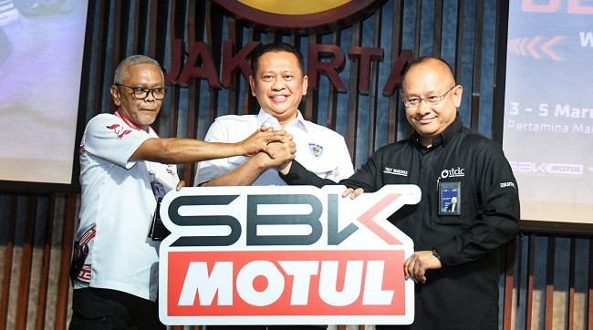 Ketum IMI Sama Sandiaga dan Direktur Operasi ITDC serta Dirut MGPA Lakukan Kick Off WSBK Indonesian Round 2023