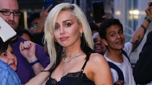 Miley Cyrus Tiru Shakira dan Balas Dendam pada Liam Hemsworth dengan Lagu 