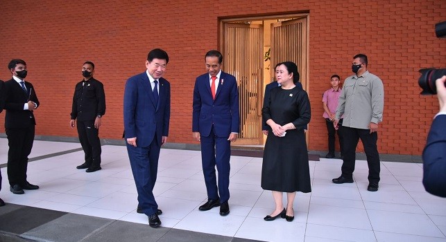 Bersama Jokowi, Puan Terima Kedatangan Ketua Parlemen Korsel di Jakarta