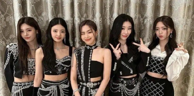 Sampai di Jakarta, ITZY Cicipi Nasi Goreng 
