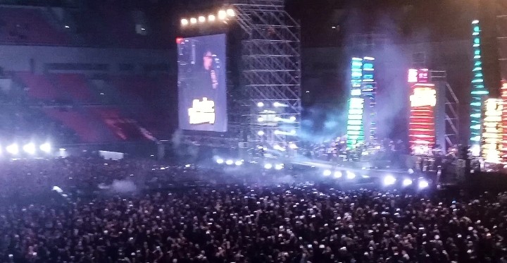 Gelar Konser di JIS, Dewa 19 Nyanyi 'Mungkinkah' Bareng Andre Taulany