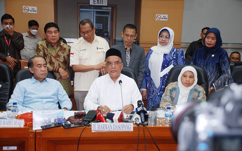 Komisi VIII DPR RI Meminta Badan Pengelola Keuangan Haji (BPKH) Mengkaji Ulang Biaya Haji