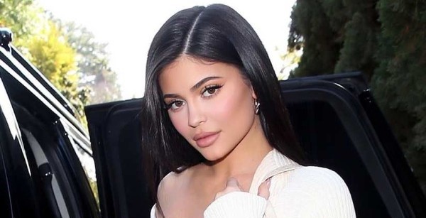 Kylie Jenner Pamer Bikini Seksi di TikTok