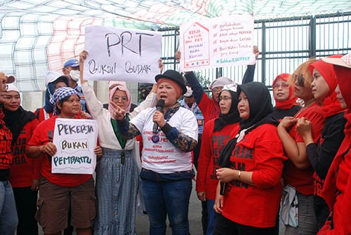 Demo PRT di DPR ,  Kami PRT Bukan Budak
