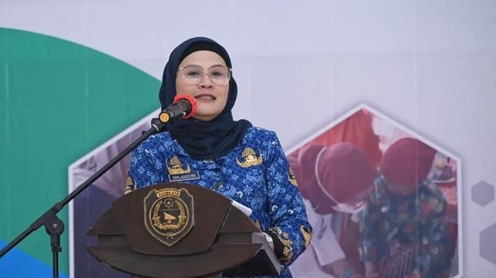Nina Dinilai Lebih Fokus Layani Masyarakat Indramayu Ketimbang Lucky Hakim