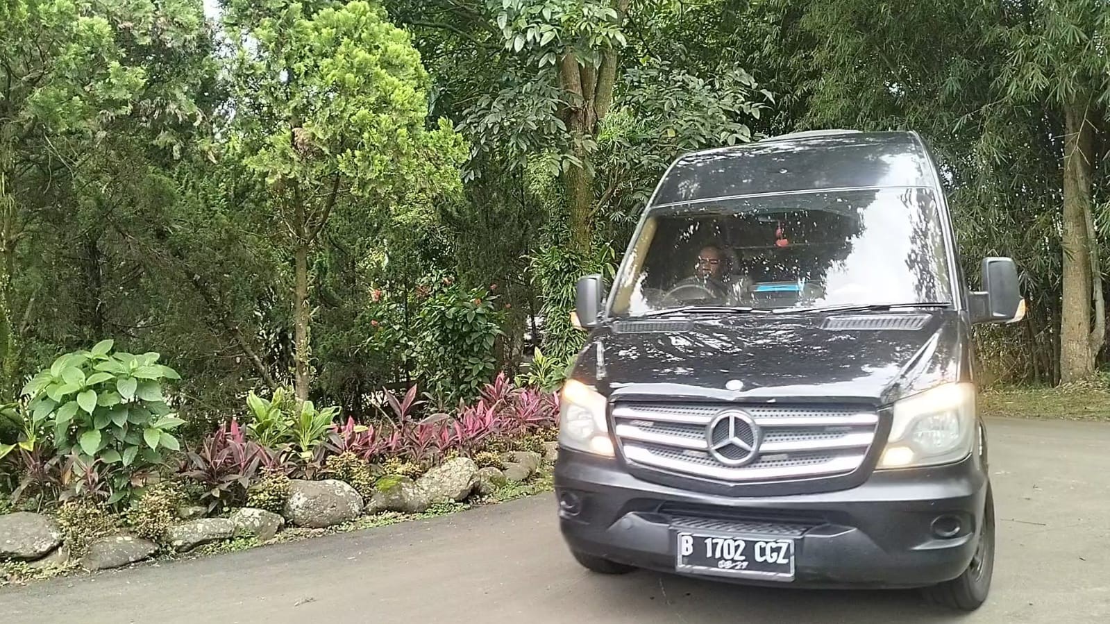 Rombongan Surya Paloh Tiba di Kediaman Prabowo Subianto