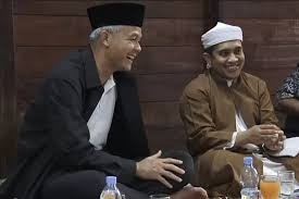 Ganjar Pranowo Silaturahmi ke Kediaman Tuan Guru Babussalam di Langkat Sumut
