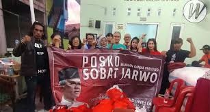 Relawan Ganjar Memberikan Bantuan Korban Kebakaran Depo Pertamina Plumpang