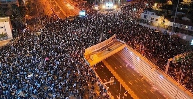 Protes Terus Berlanjut, Warga Israel Blokir Pintu Masuk Bandara Ben Gurion