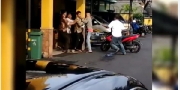 Pria yang Tenteng Parang dan Rusak Mapolsek Cipayung Ditetapkan Sebagai Tersangka