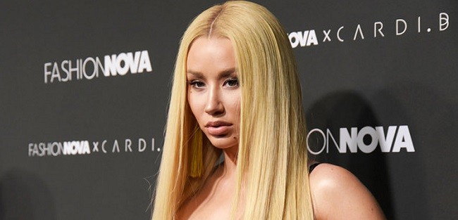 Iggy Azalea Menggoda Penggemarnya dengan Gambar Provokatif dalam Balutan Bikini
