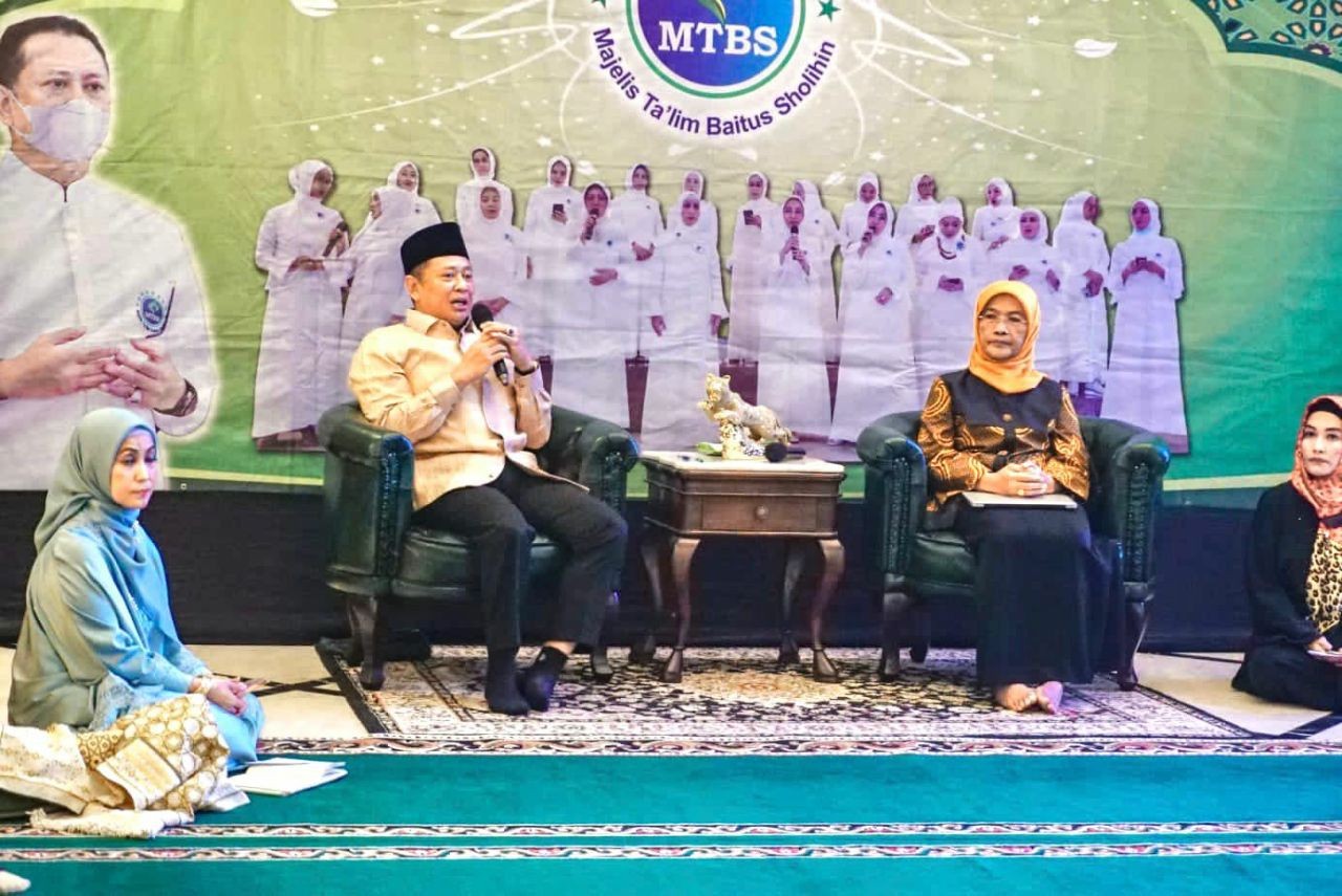 Ketua MPR RI dan Majelis Ta'lim Baitus Sholihin (MT-BS) Berikan Santunan Anak Yatim