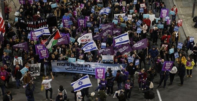 Krisis Internal Berlanjut, Israel di Tepi Jurang Keruntuhan